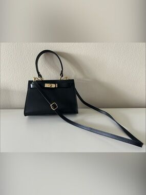 Vera Pelle Black Leather Top-Handle Crossbody Bag - Minimal Chic